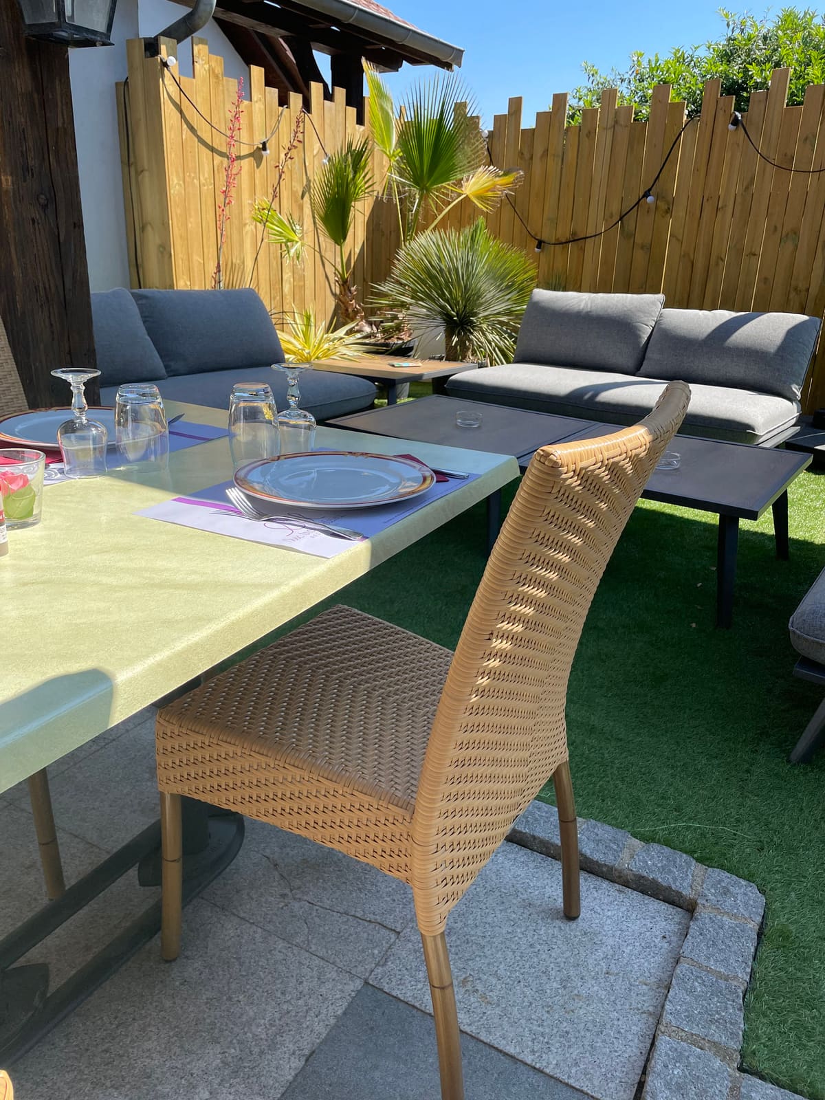 La terrasse ombragée du restaurant